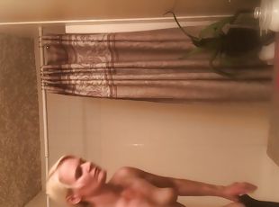 Banyo yapma, Orta yaşlı seksi kadın, Anneciğim, Kam, Casus, Sapık (Voyeur), Sarışın, Fantezi, Sıkı, Duş