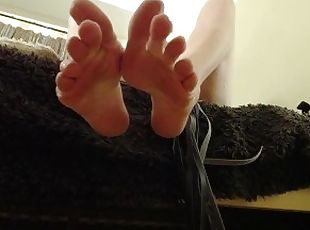 Lick my feet loser, your place on the floor with my feet on your face!