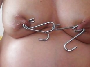 tetas-grandes, pezones, preñada, esposa, madurita-caliente, cachonda, ama-de-casa, fetiche, con-piercings, tetas