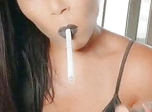 Fetichista, Fumando, Dominación femenina, Tetitas