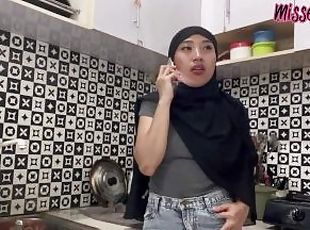 MUSLIM MOM VISIT MASSAGE SHOP, MASSEUR WANNA SEX SLIDING HIS DICK