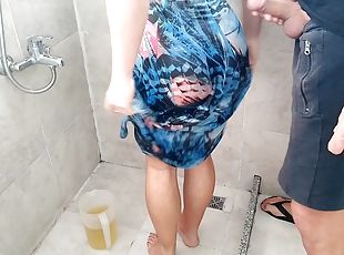 pee bath with a 4 liter jug ??‹??‹of yellow and very smelly pee!!! - PissVids