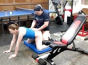 Levrette, Orgasme, Amateur, Milf, Rousse, Salle de gym, Séance d'entraînement