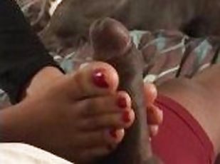 FOOTJOB WITH FRESH RED TOENAILS (footjob clip)