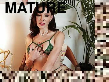 Agatha Delicious: Masturbation instruction from a sexy 42 year old mature