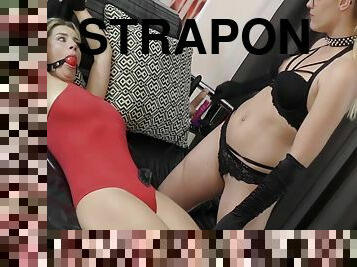 velike-sise, pička-pussy, strapon, igračke, bdsm, plavuše, donje-rublje, ropstvo