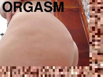 Huge cute whore orgasming on webcam show