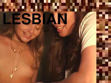 ציצי-גדול, כוס-pussy, חתיכות, לסבית-lesbian, נוער, לעשות-עם-האצבע, נשיקות, בלונדיני, פעולה, חזה-גדול