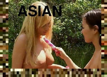 asia, di-tempat-terbuka, lesbian-lesbian, mainan, berambut-pirang