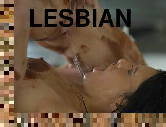 aasialainen, pillu-pussy, ruikkiminen, lesbo-lesbian, latino, keittiö, suuteleminen, luonnollinen, lävistetty, sisko