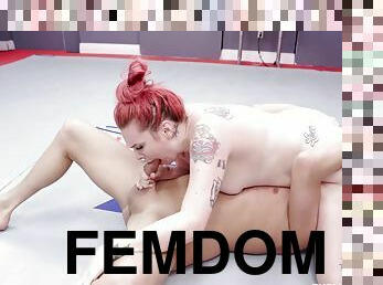 cul, gros-nichons, gode-ceinture, anal, milf, bdsm, domination, femme-dominatrice, tatouage