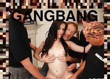 gangbang-hubungan-seks-satu-orang-dengan-beberapa-lawan-jenis, pelacur-slut, ejakulasi-beberapa-pria-pada-wanita, susu, menyusui