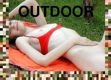 Gloria A Yummy Pussy - Outdoor Solo