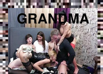 gros-nichons, grand-mère, ejaculation-sur-le-corps, granny, énorme-bite, milf, fellation-profonde, gangbang, sexe-de-groupe, bas