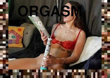 masturbation, orgasm, sport, amatör, tonåring, leksak, sprut, ensam, brunett, fotboll