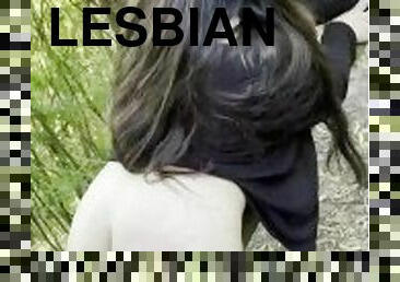 Amigas lesbianas traviesas en el bosque / Naughty Lesbian Friends In The Forest
