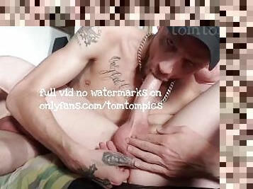 amatör, avsugning, gigantisk-kuk, gay, fingerknull, brittisk, tatuering, kuk