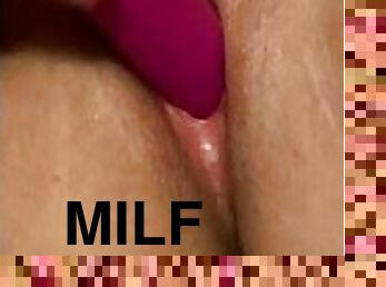 masturbation, fitta-pussy, kvinnligt-sprut, mogen, milf, leksak, trosor, kåt, dildo, fångad