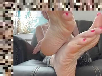 Mature stinky feet 2