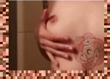 Playing in the shower, my pussy is very wet