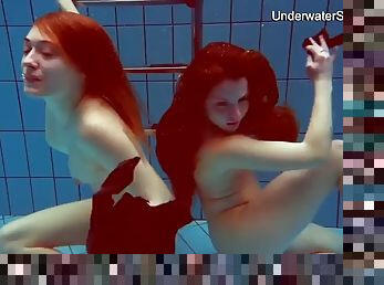 Diana and Simonna hot lesbians underwater