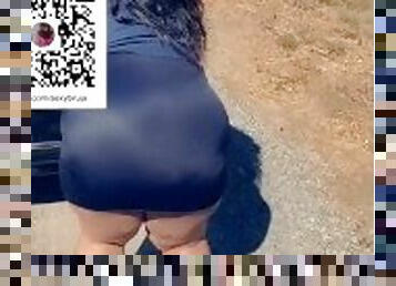 25 DAYS OF THICK-MAS DAY 21 : TWERKING ON THE SIDE OF A BUSY INTERSTATE HIGHWAY