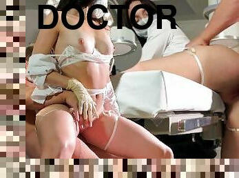 Real HOSPITAL ??????? The doc was so bored on night duty , and she decided to fuck security So Rough