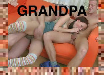 pappa, gammal, fitta-pussy, avsugning, cumshot, tonåring, trekant, strumpor, tofsar, ung18