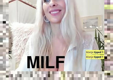 milfka, blondýna, sólo, topánky