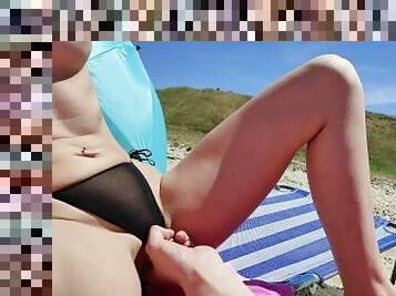 masturbation, orgasme, en-plein-air, public, femme, amateur, milf, plage, doigtage, salope