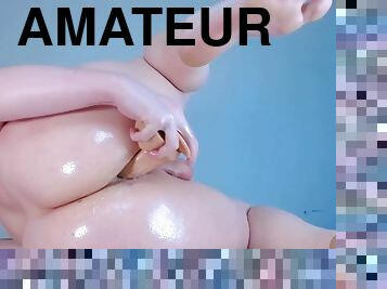 Intense play with bubble butt and dildo