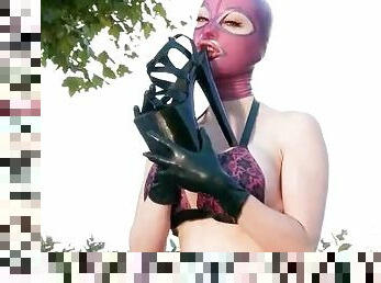 Kinky rubber fetish girl in gorgeous heels