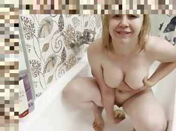 toilet slave MILF swalowing her own urine and washing face with golden shower