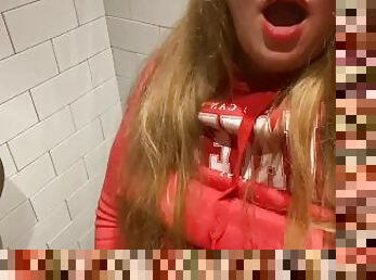 I FILM MYSELF WHILE I MASTURBATING IN PUBLIC TOILET