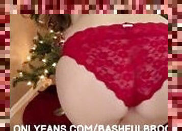 Wife Shakes Ass for Christmas Surprise