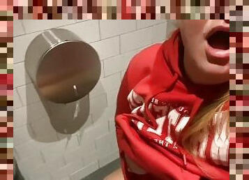 I FILM MYSELF WHILE I MASTURBATING IN PUBLIC TOILET