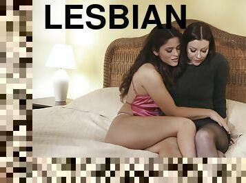 Sovereign Syre & Victoria Voxxx in Lesbians Make Out and Eat Pussy - ZeroTolerance