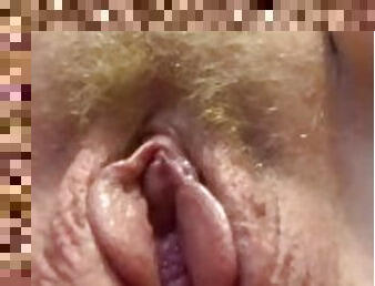 clítoris, masturbación, orgasmo, coño-pussy, squirting, amateur, madurita-caliente, primera-persona, a-solas, húmedo