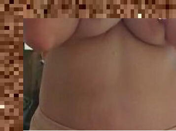 Big titty milf flashing her boobs