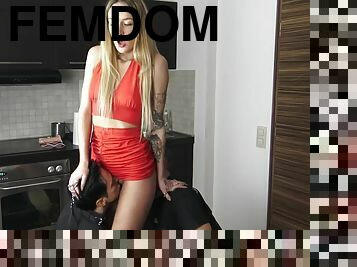 I Use Both Of My Slaves For Clean My Ass And Pussy At The Same Time - FemdomSex