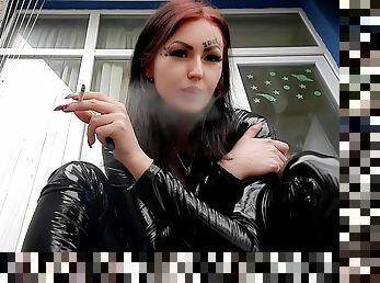 odrasli, tinejdžeri, fetiš, pušenje-smoking, ljubavnice, dominacija, brinete, femdom