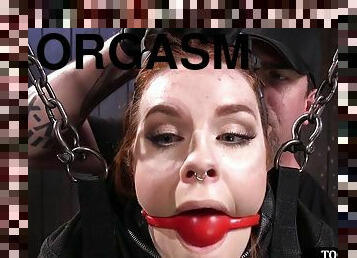 gros-nichons, orgasme, milf, bdsm, rousse, bâillonnement, tatouage