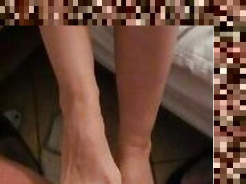 gros-nichons, masturbation, chatte-pussy, femme, amateur, énorme-bite, milf, branlette, pieds, secousses