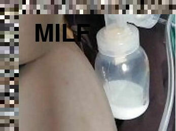 tetas-grandes, enorme, pezones, amateur, madurita-caliente, regordeta, primera-persona, fetichista, a-solas, leche