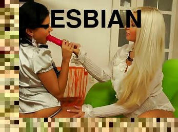Pissing Lesbians - Kinky Fetish Video