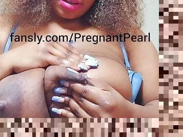 tetas-grandes, amateur, negra-ebony, madurita-caliente, mamá, primera-persona, fetichista, a-solas, leche, lactando