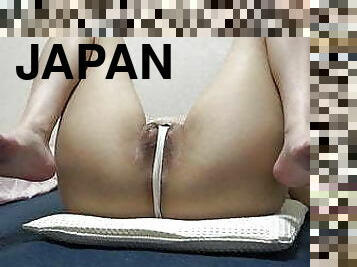 jepang, celana-dalam-wanita, ketat, lekukan-vagina-tampak-dari-pakaian-ketatnya