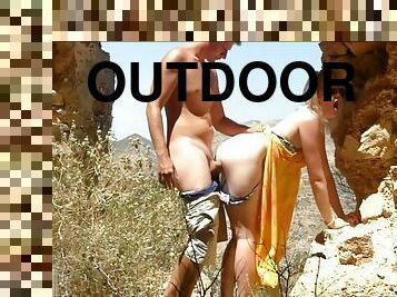 Outdoor Teen Amateur Sex in the Mountains till Creampie