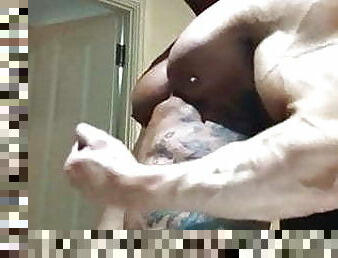 ROIDED MUSCLE STUD SHOWS OFF HIS BIG DICK