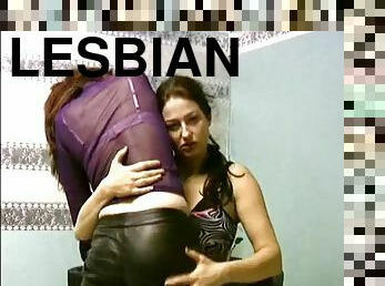 חתיכות, לסבית-lesbian